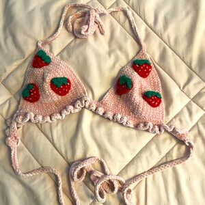 STRAWBERRY VELVET TOP